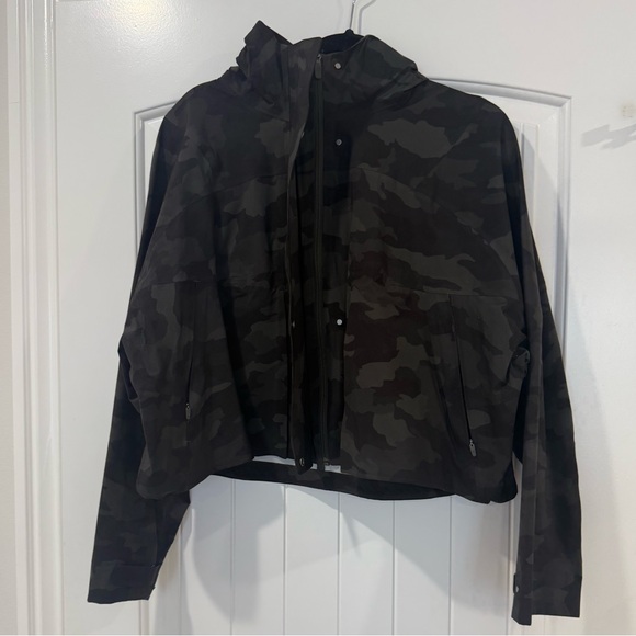 lululemon athletica Dark Green Camouflage Utility Jacket - Picture 4 of 9